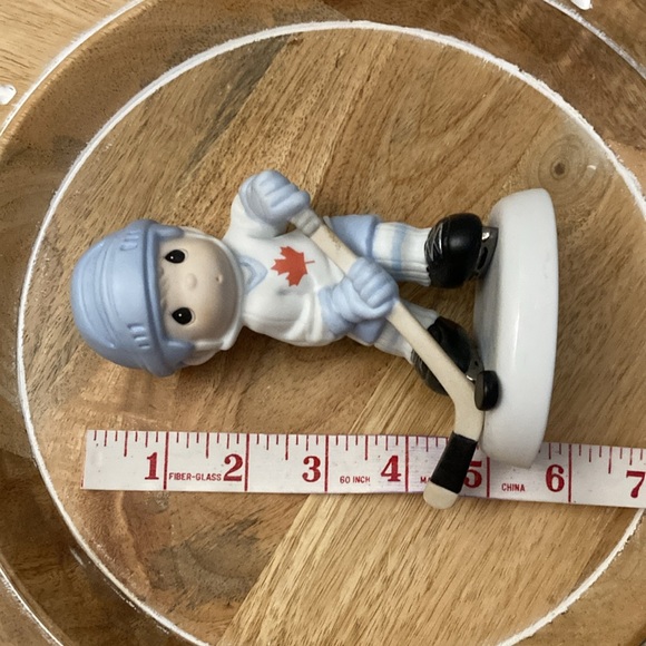 Precious moments hockey boy let’s keep our eyes on the goal CANADIAN EXCLUSIVE - Picture 6 of 11